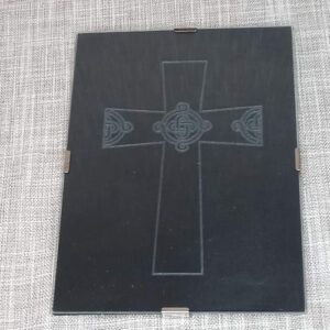 Gravura na staklu - Križ s hrvatskim pleterom iz Boke Kotorske