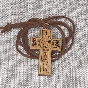 Ogrlica s drvenim križem posvećenim Vukovaru - model 1