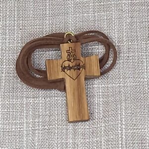 Ogrlica s drvenim križem sa Srcem Isusovim