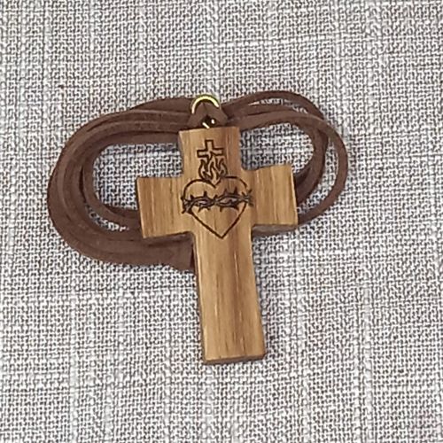 Ogrlica s drvenim križem sa Srcem Isusovim