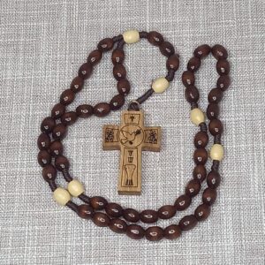 Drvena krunica posvećena Vukovaru - model 1 - tamna