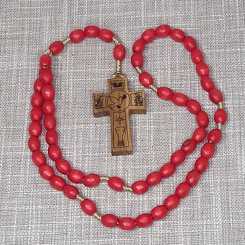 Drvena krunica posvećena Vukovaru - model 2 - crvena