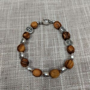 Narukvica na gumi - maslina i medaljice Sv. Benedikta