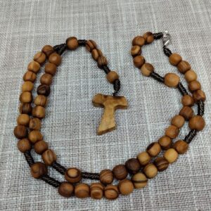 Drvena krunica s tau križem i kopčicom - maslina