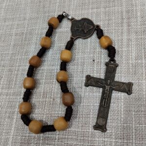 Krunica desetica sa Hrvatskim zavjetnim križem - maslina