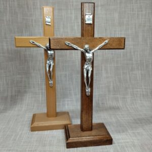 Drveni stolni križ