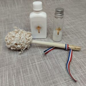 Komplet bočica za sol, drvena škropilica i bijela bočica za svetu vodu