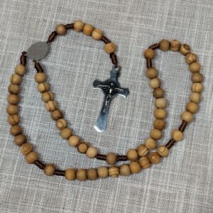 Krunica s raskrižejm i križem Sv. Benedikta od nehrđajućeg čelika - maslina