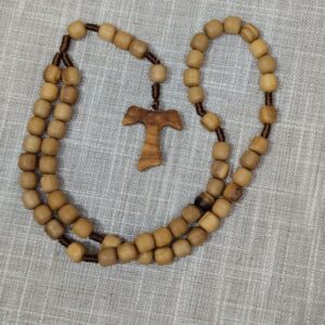 Drvena krunica s tau križem - maslina