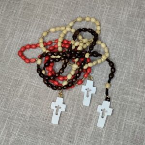 Krunica s kamenim raspelom - model 1