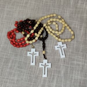 Krunica s kamenim raspelom - model 2