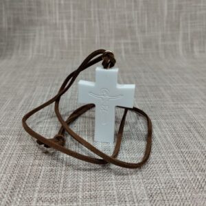 Ogrlica s kamenim raspelom - gravirani korpus