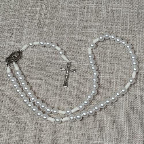 Gospina krunica s ovalnim raskrižjem Marije Bistrice - imitacija bisera