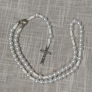 Gospina krunica s trapeznim raskrižjem Marije Bistrice - imitacija bisera