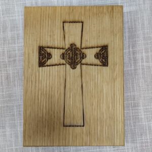 Gravura na drvetu - Križ s hrvatskim pleterom iz Boke Kotorske