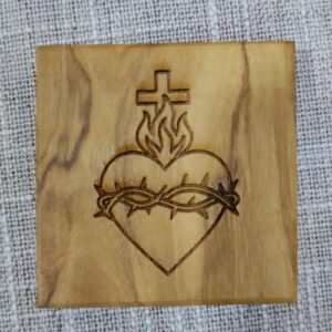 Drveni magnet manji - Srce Isusovo - maslina